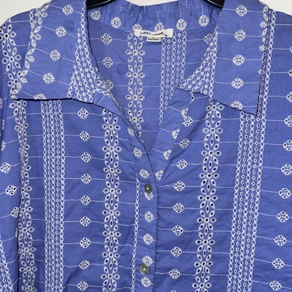 🌹ULTRA PINK EMBROIDERY EYELET BUTTON DOWN SHIRT - Picture 3 of 7